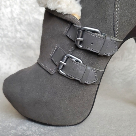 H for Halston Grey Suede Leather Faux Fur Heeled Ankle Boots SIZE: 8.5 - Picture 3 of 11